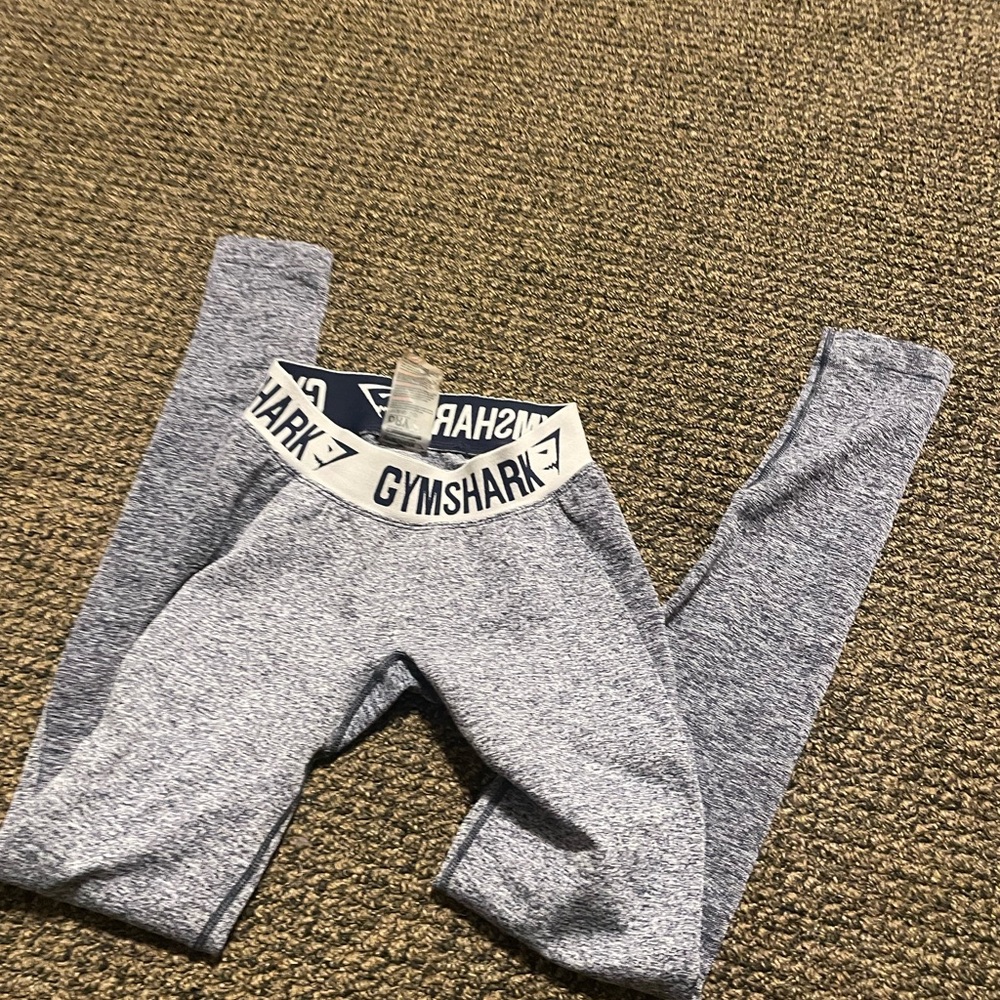 Gym shark leggings